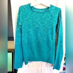 Long sleeve athletic T. Size XL